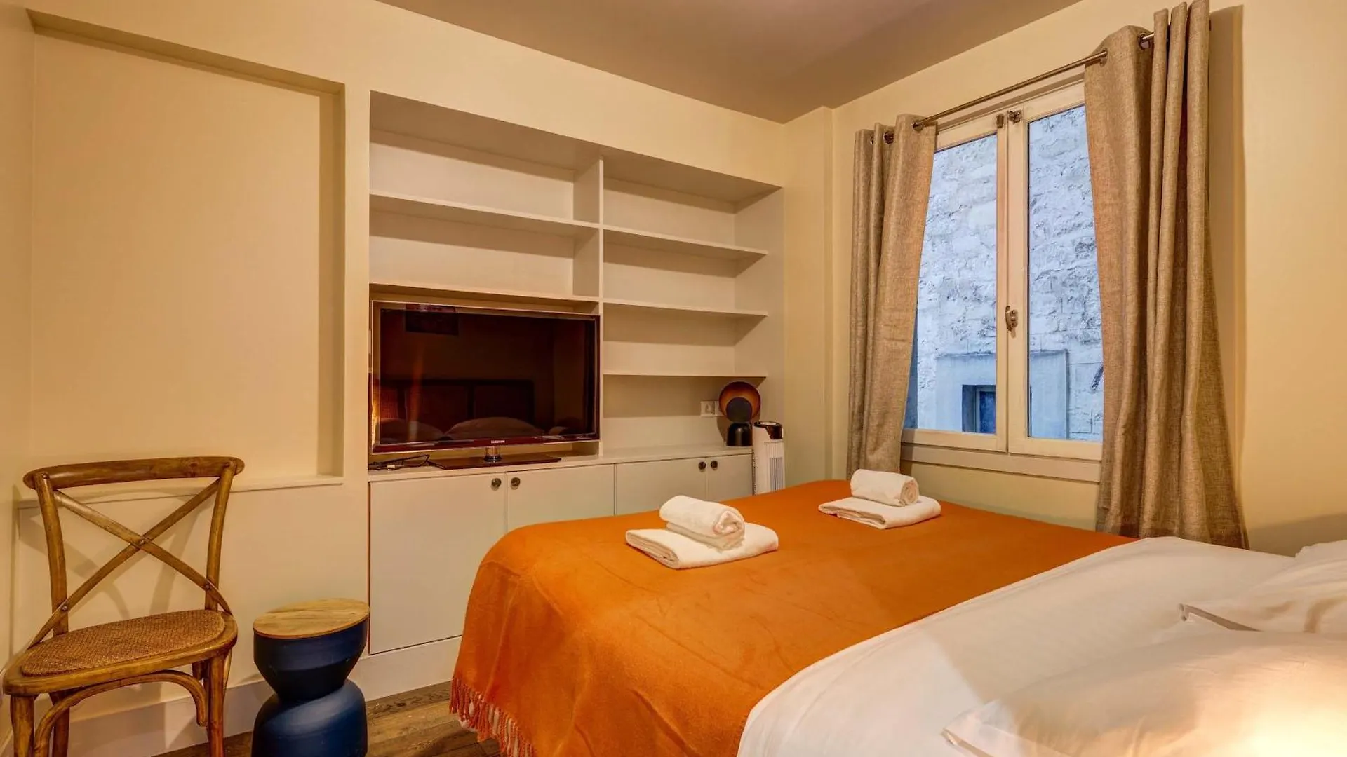 Le Marais - Les Halles Colorful & Modern 3Bd Paris Apartment