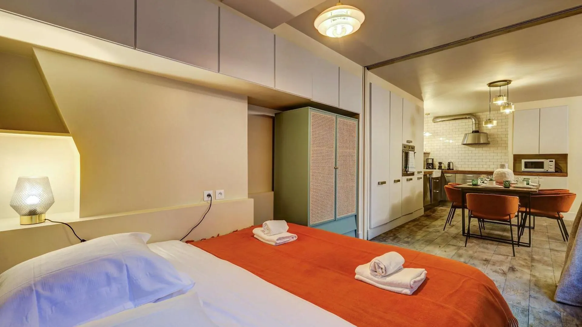Le Marais - Les Halles Colorful & Modern 3Bd Paris Apartment